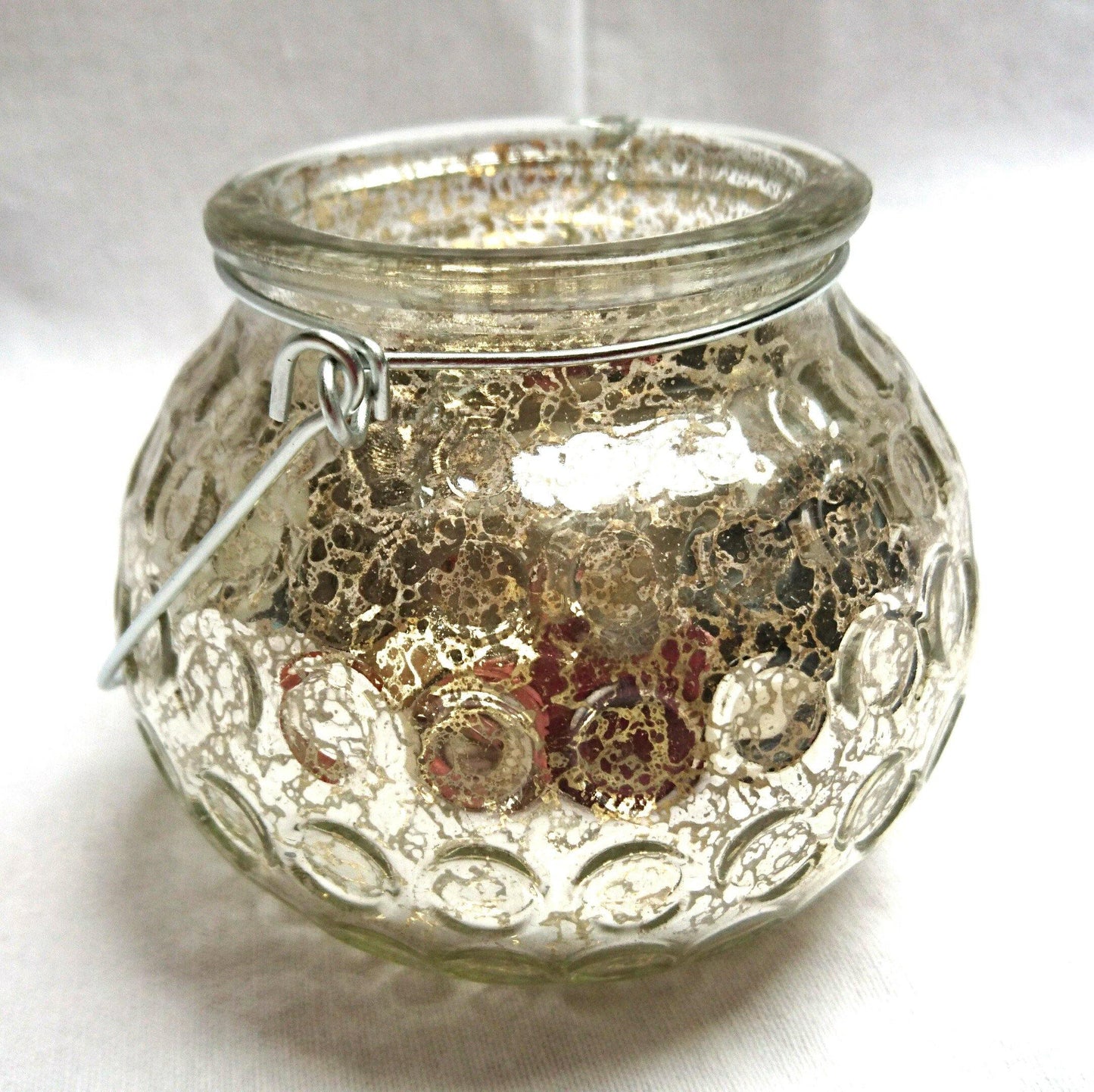 Kleines Windlicht Kugel mit Metallhenkel - zum Hängen & Stellen in 2 verschiedenen Farben - KamelundMilch.de