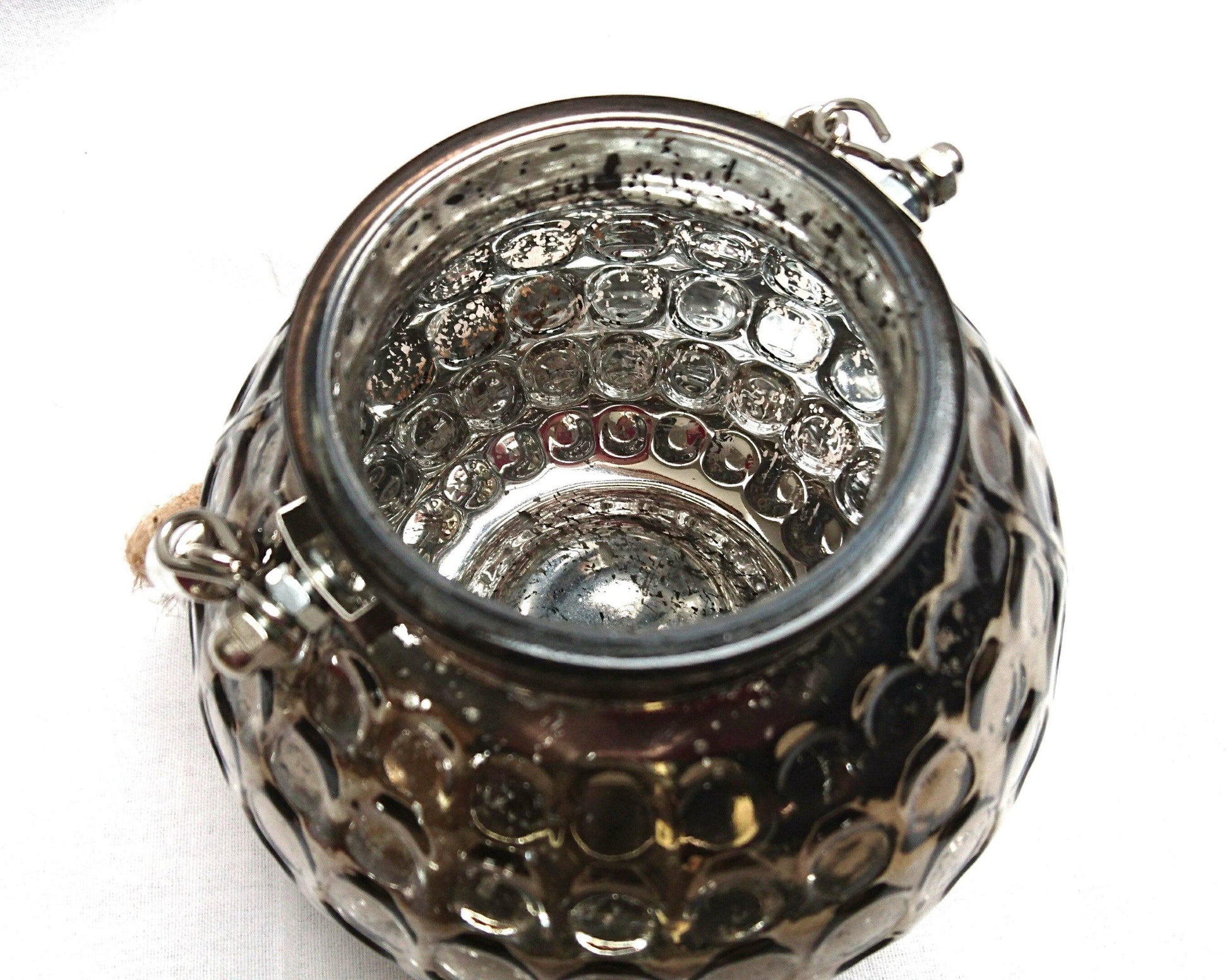 Kleines Windlicht Kugel mit Metallhenkel - zum Hängen & Stellen in 2 verschiedenen Farben - KamelundMilch.de