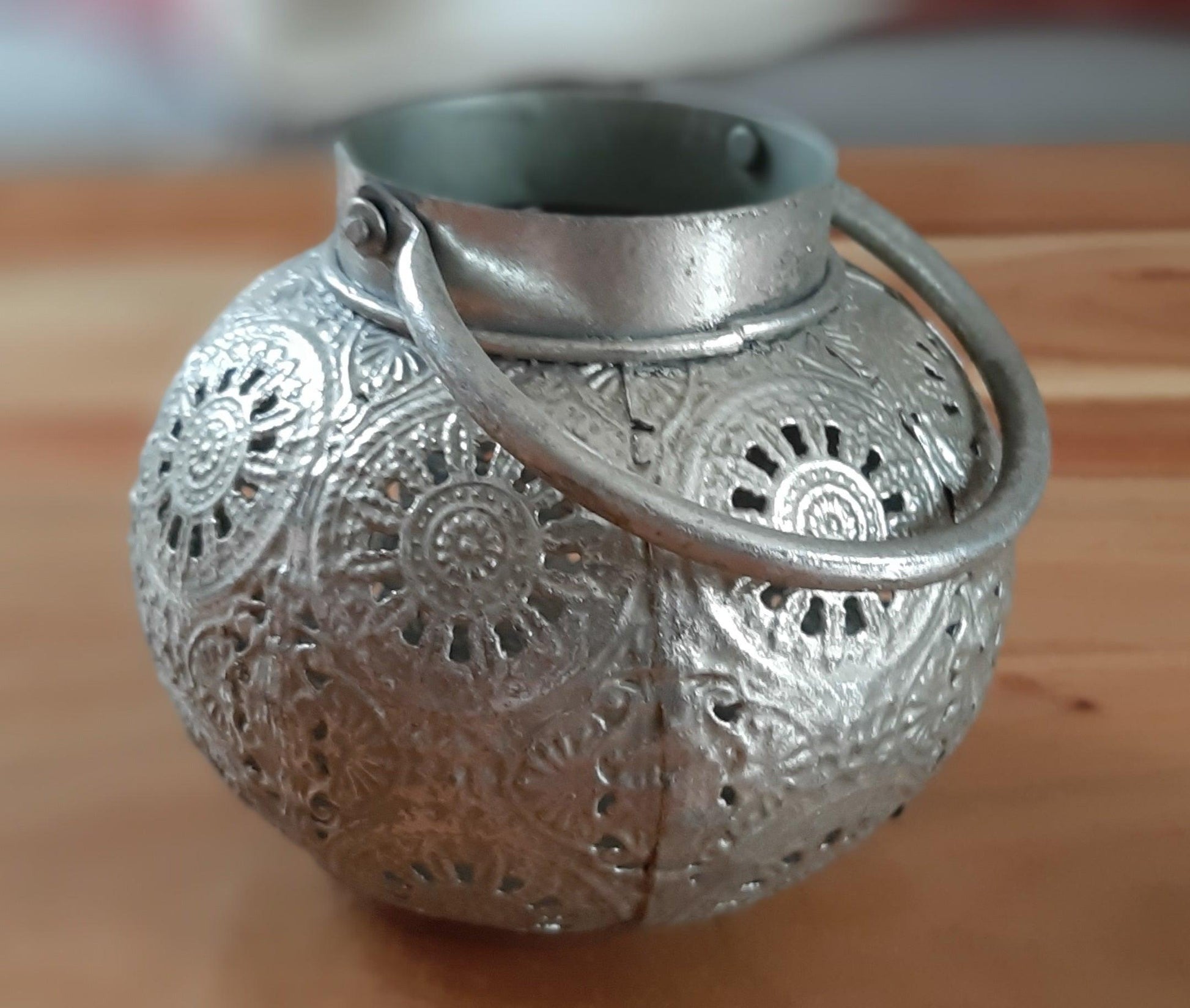 Marokkanische Metall Laterne "Silberfarben" Small - zaubert wunderschöne Lichtspiele - KamelundMilch.de